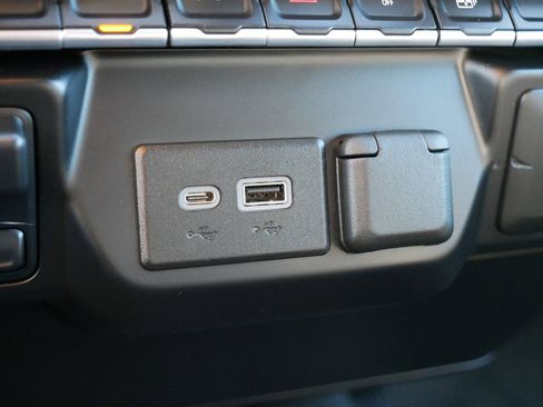 Used 2022 Chevrolet Silverado 1500 LT image 29