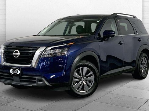 Used 2025 Nissan Pathfinder SV image 12