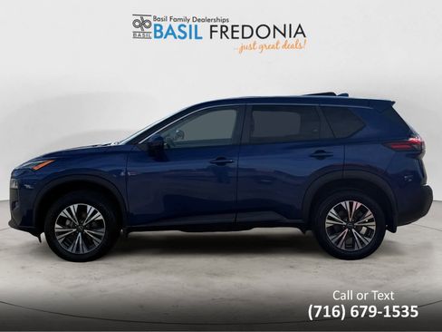 Used 2023 Nissan Rogue SV image 2