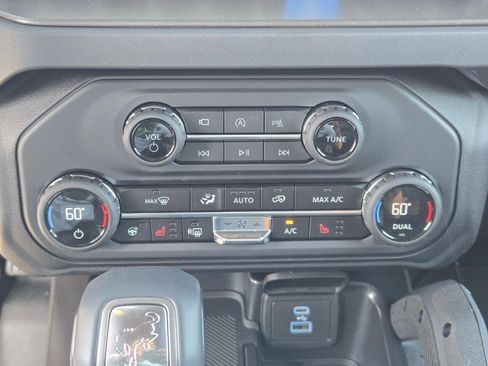 New 2025 Ford Bronco Badlands image 14