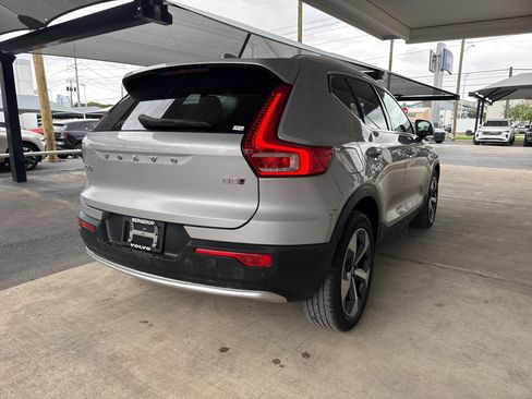 Used 2023 Volvo XC40 B5 Plus AWD/4WD image 5