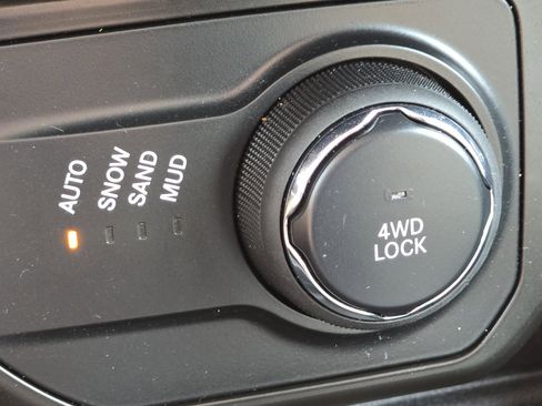 Used 2022 Jeep Renegade Limited image 11