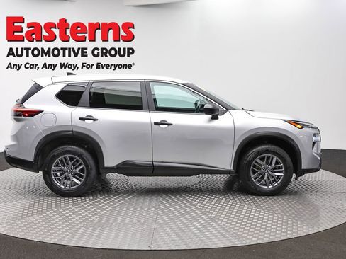 Used 2024 Nissan Rogue S AWD/4WD image 4