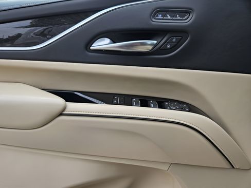 Used 2022 Cadillac Escalade Premium Luxury RWD image 15