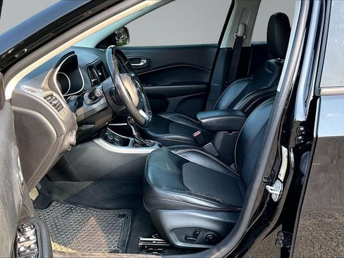 Used 2019 Jeep Compass Latitude w/ Popular Equipment Group AWD/4WD image 10