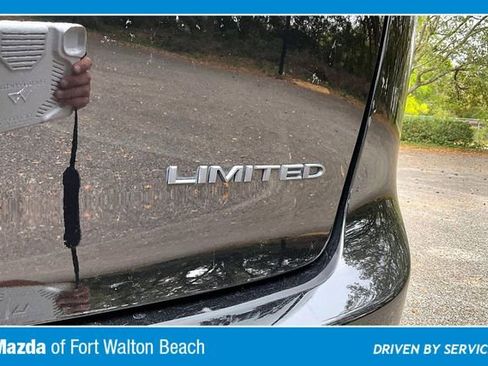 Used 2025 Chrysler Pacifica Limited FWD image 21