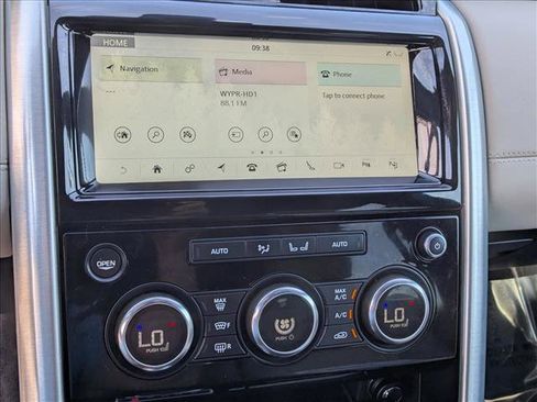 Used 2019 Land Rover Discovery HSE AWD/4WD image 13