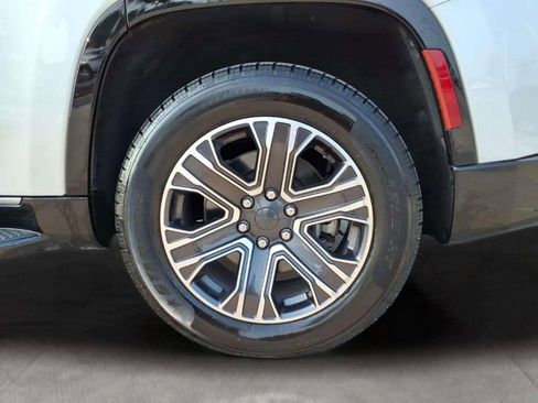 Used 2024 Jeep Wagoneer Series II w/ Flexible Seating Group RWD image 20