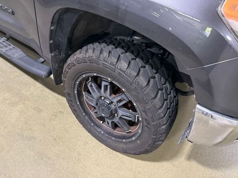Used 2017 Toyota Tundra SR5 w/ SR5 Upgrade Package RWD image 9