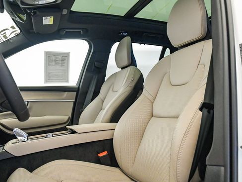 Certified 2025 Volvo XC90 B6 Ultra w/ Protection Package Premier image 18