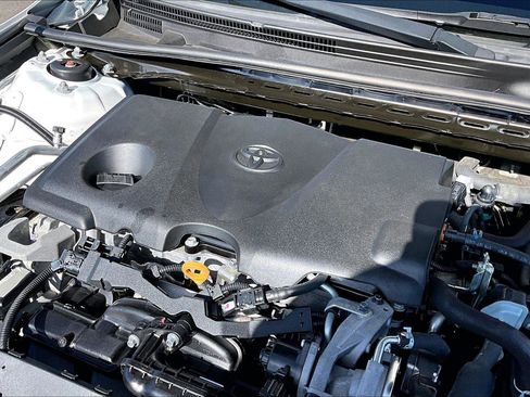 Certified 2020 Toyota Camry LE image 32