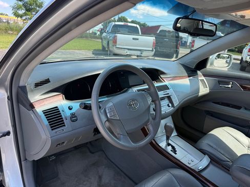 Used 2010 Toyota Avalon XLS FWD image 10