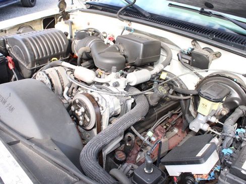 Used 1999 GMC Suburban 4WD w/ Marketing Opt Pkg 3 image 40