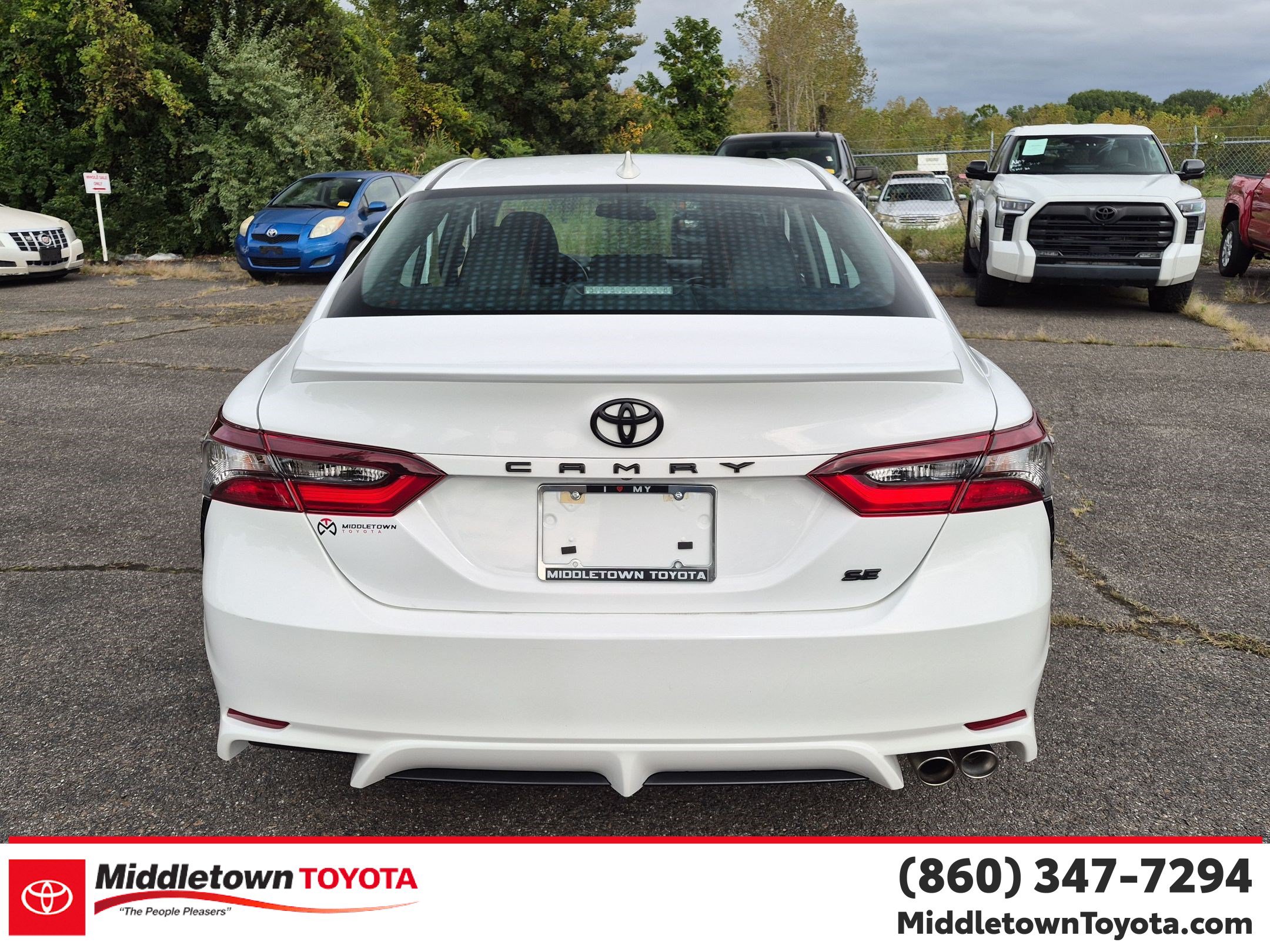 Used 2024 Toyota Camry SE w/ Cold Weather Package FWD image 4