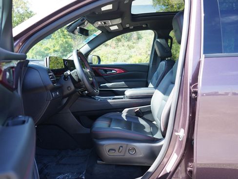 Used 2025 Chevrolet Traverse RS AWD/4WD image 29