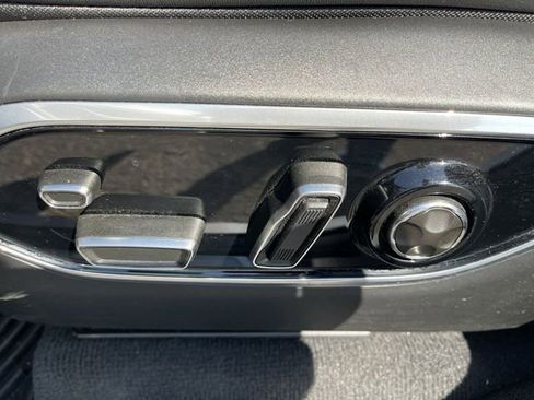 Used 2022 Jeep Grand Cherokee Overland w/ Advanced Protech Group III image 12