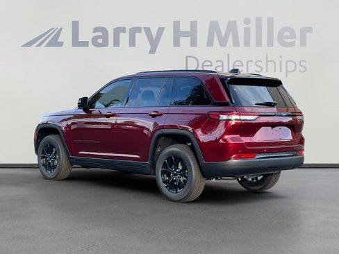 New 2025 Jeep Grand Cherokee Laredo RWD image 3