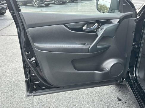 Used 2022 Nissan Rogue Sport SL image 5