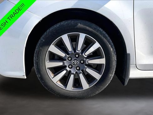 Used 2020 Toyota Sienna XLE Premium AWD/4WD image 33