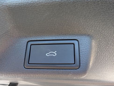 Used 2025 Volkswagen ID. Buzz Pro S Plus RWD image 15