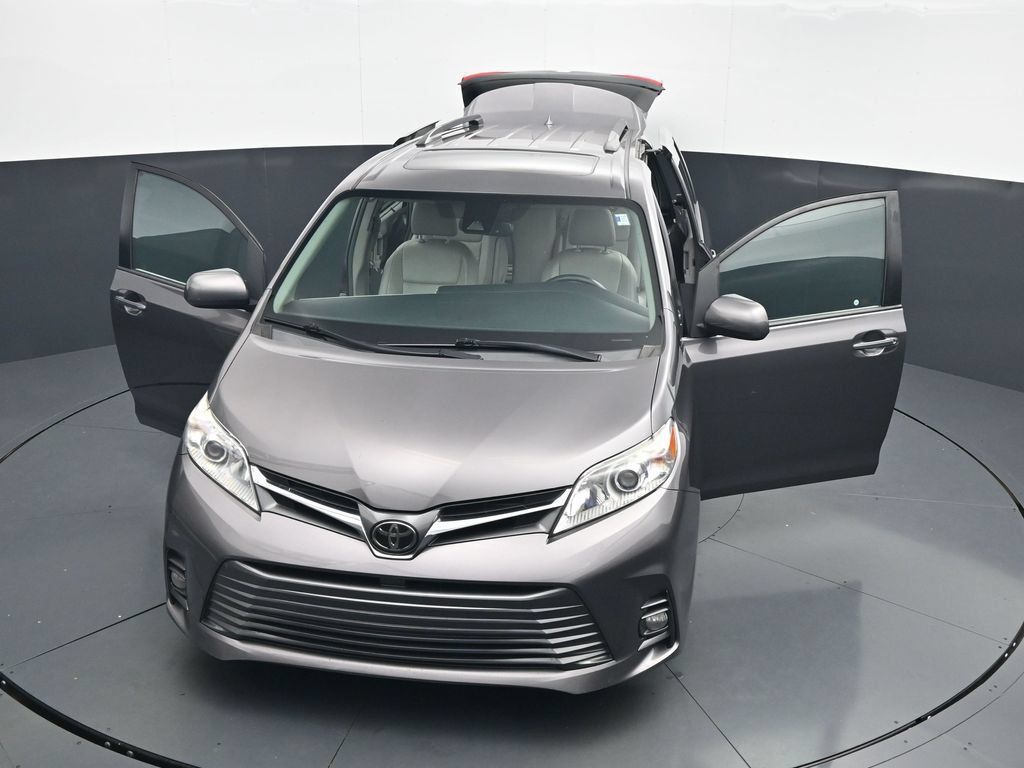 Used 2018 Toyota Sienna XLE w/ XLE Navigation Package FWD image 46