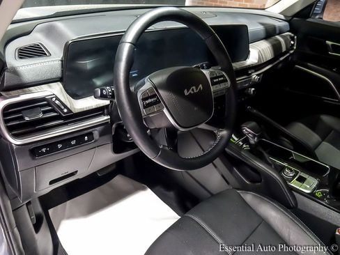 Used 2025 Kia Telluride EX w/ EX Captain's Chair Package AWD/4WD image 15