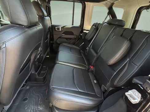 Used 2022 Jeep Wrangler Unlimited Sahara AWD/4WD image 19