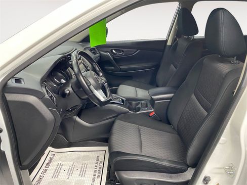 Used 2020 Nissan Rogue SV image 9