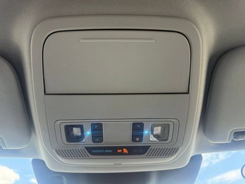 Certified 2021 Ford Explorer XLT RWD image 33