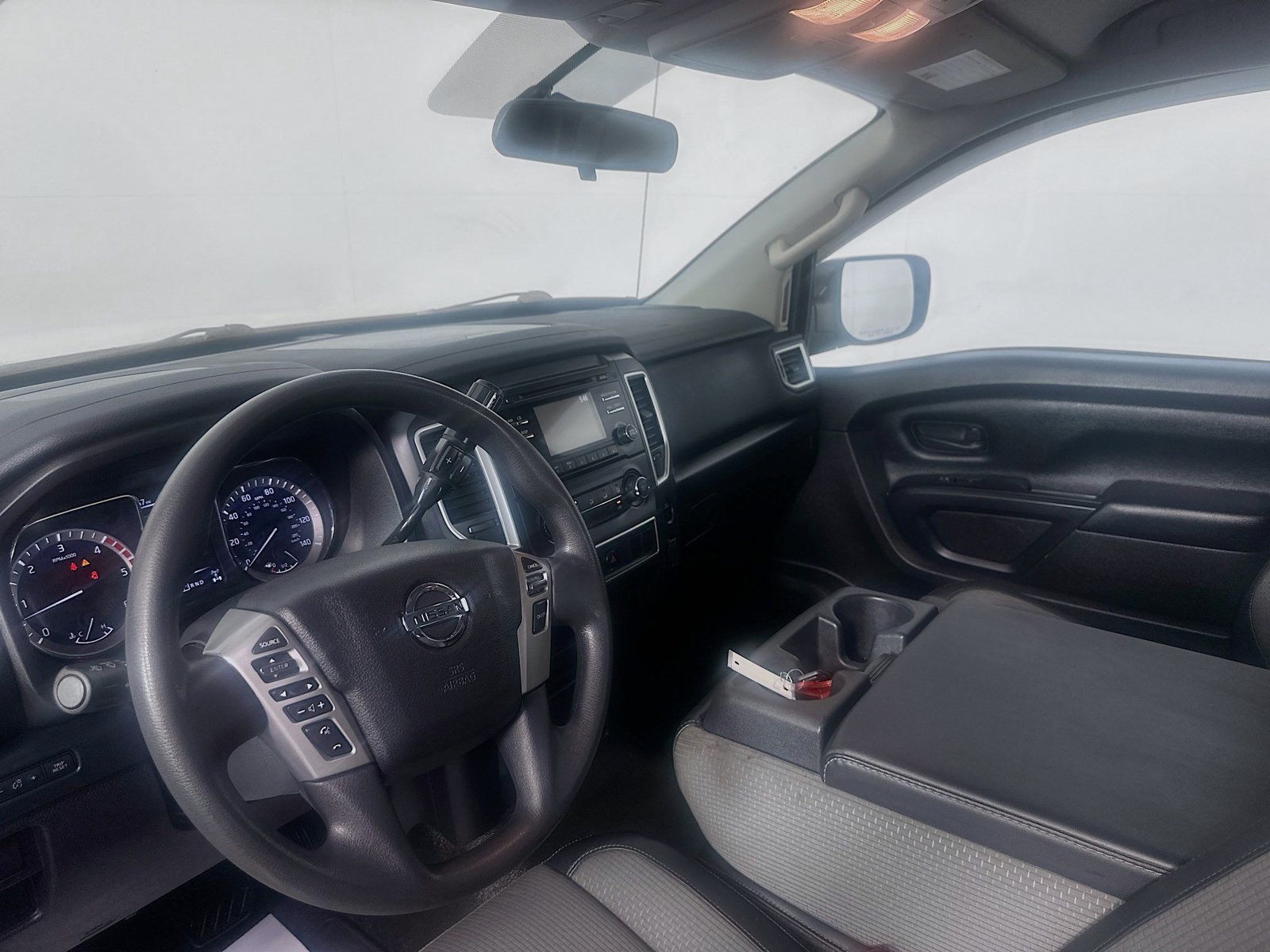 Used 2017 Nissan Titan S AWD/4WD image 19