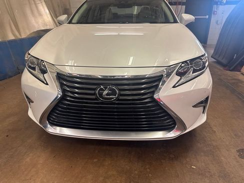 Used 2016 Lexus ES 350 w/ Luxury Package w/Wood Trim FWD image 3