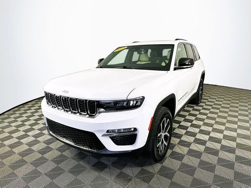 Certified 2025 Jeep Grand Cherokee Limited w/ Luxury Tech Group II image 6