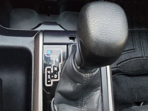 Used 2017 Toyota Tacoma SR5 image 22