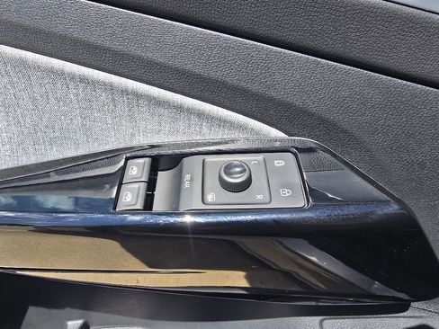 Used 2024 Volkswagen ID.4 2WD image 18