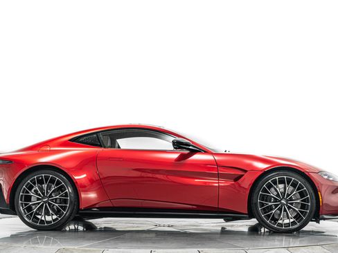 Used 2023 Aston Martin V8 Vantage Coupe RWD image 42