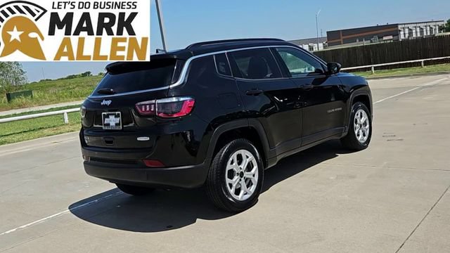Used 2025 Jeep Compass Latitude w/ Sun & Sound Group AWD/4WD image 8