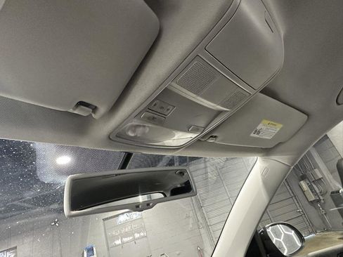 Used 2017 Volkswagen Tiguan S image 21