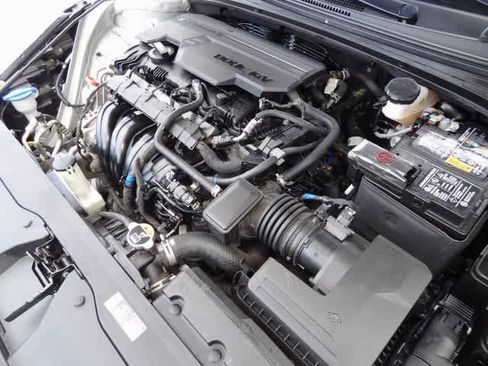 Used 2023 Hyundai Elantra SEL image 37