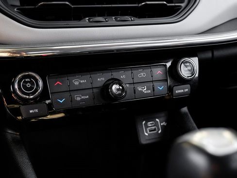 Used 2022 Jeep Compass Limited image 35