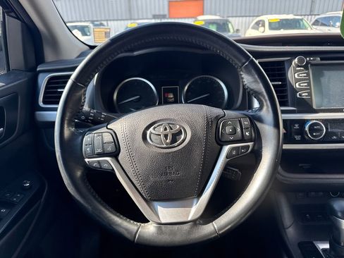 Used 2018 Toyota Highlander XLE AWD/4WD image 15