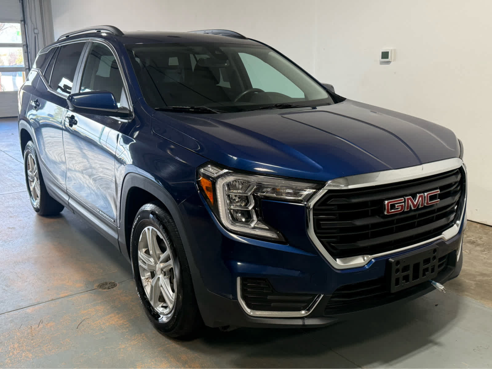 Used 2022 GMC Terrain SLE w/ Driver Convenience Package AWD/4WD image 5