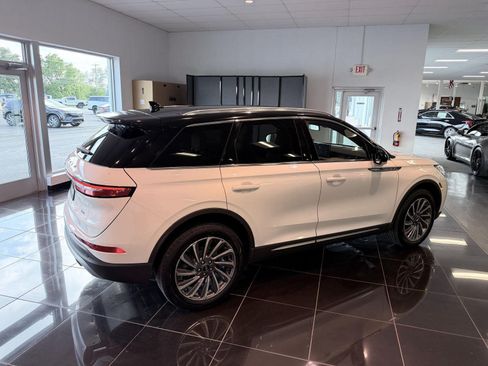 Used 2023 Lincoln Corsair Reserve AWD/4WD image 4