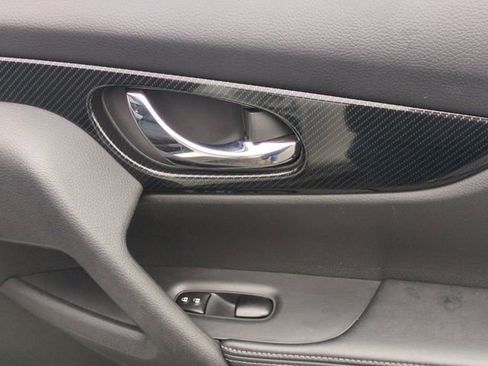 Used 2017 Nissan Rogue SL w/ SL Premium Package image 35