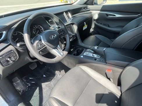Certified 2025 INFINITI QX50 Luxe w/ Accent Package AWD/4WD image 13