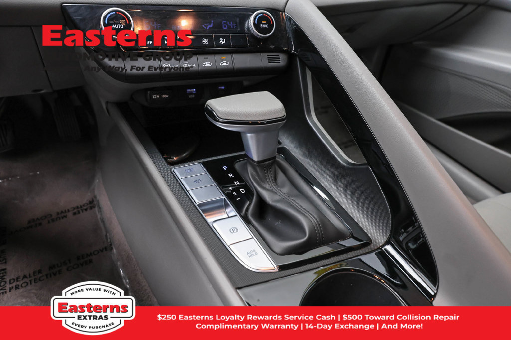 Used 2025 Hyundai Elantra Hybrid FWD image 13