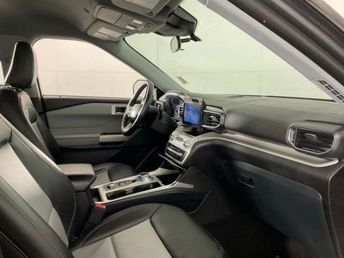 Used 2023 Ford Explorer XLT w/ Equipment Group 202A AWD/4WD image 33