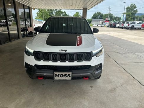 Used 2023 Jeep Compass Trailhawk w/ Trailhawk Elite Group AWD/4WD image 2