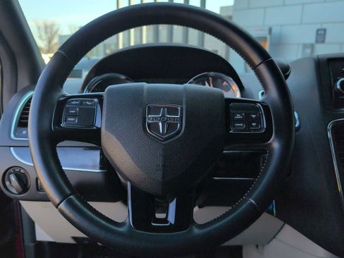 Used 2015 Dodge Grand Caravan SE image 20