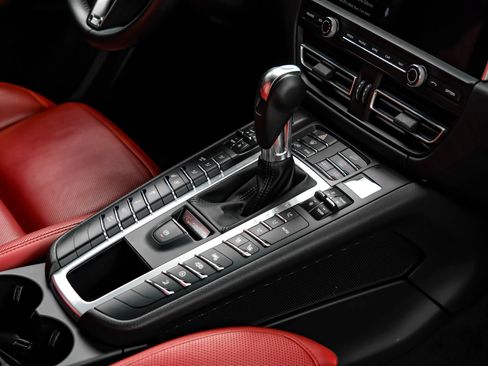 Used 2021 Porsche Macan GTS AWD/4WD image 27