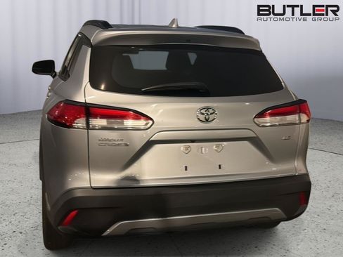Used 2022 Toyota Corolla Cross LE FWD image 9